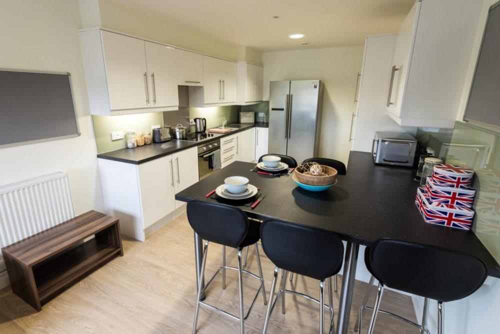 Zeni 5 Bed Apartment In Central אקסטר מראה חיצוני תמונה
